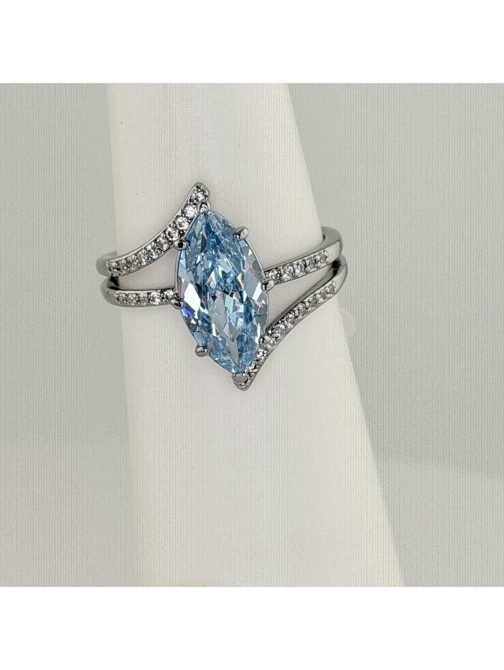 Bomb Party March Sz 11 "Delightfully In Love" Aquamarine on Hematite